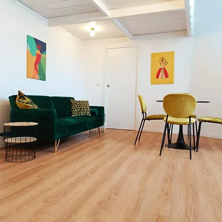 Domus Tasso 75 * Naples